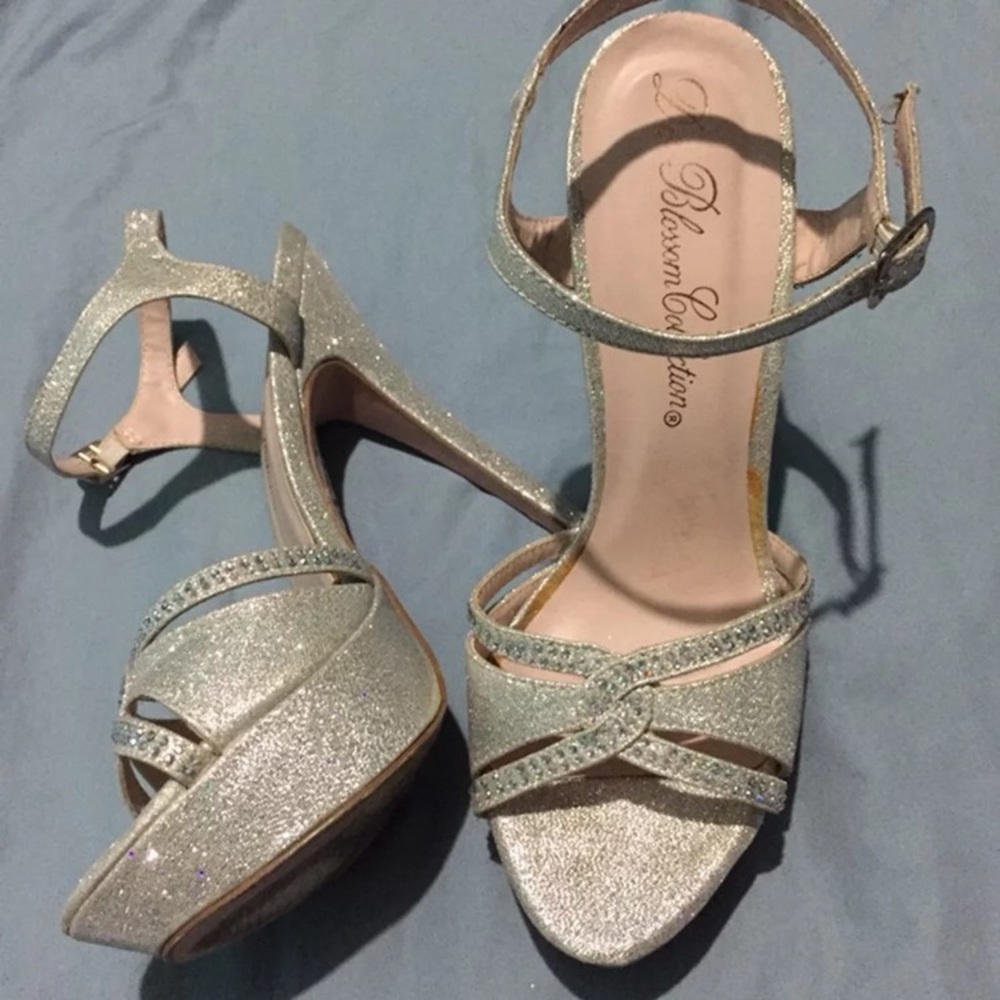 Silver glittery heels - Picture 2 of 5